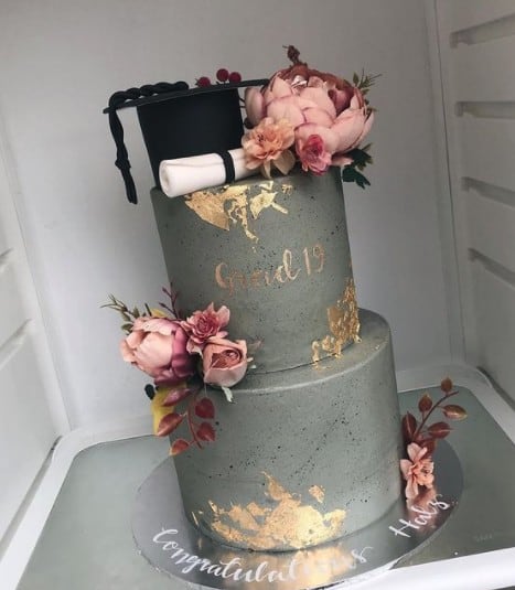Gold Accent Floral Graduation Cake Ideas