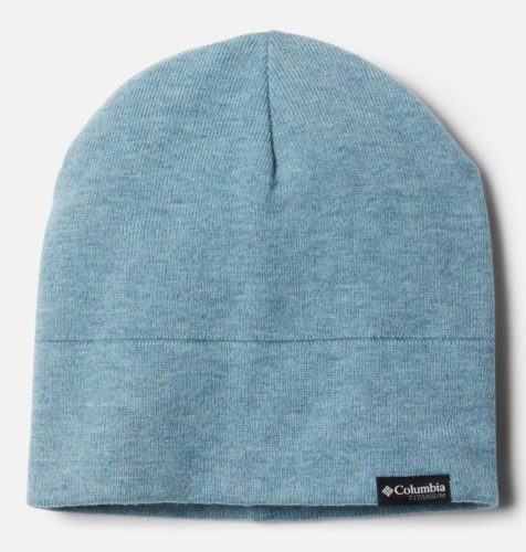 The ali peak beanie is lightweight for cool autumn days outdoors.