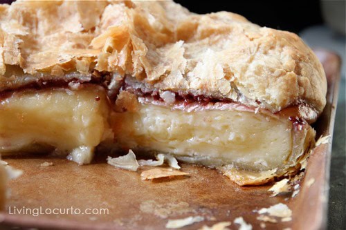 Baked Brie - Easy Appetizer Recipe LivingLocurto.com #recipe