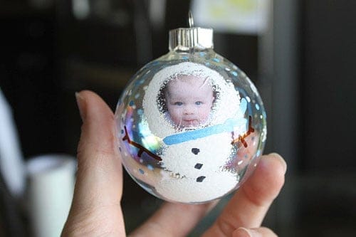 DIY Snowman Photo Christmas Ornaments. Fun keepsake craft idea for kids! Livinglocurto.com