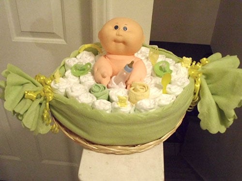 Baby Bath Diaper Cake. 15 Creative Diaper Cakes. Amazing Baby Shower Party Ideas, crafts and homemade gifts.