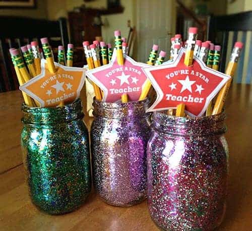 DIY Teacher Gift Idea in a Jar Craft with Free Printable Tags. LivingLocurto.com #freeprintables