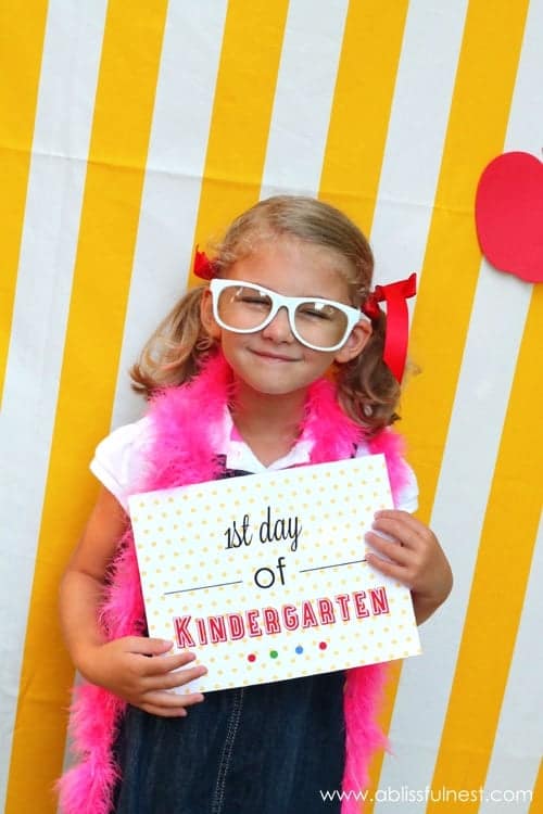 Back to school signs for the 1st day of school. Fun photo booth ideas for kids. 