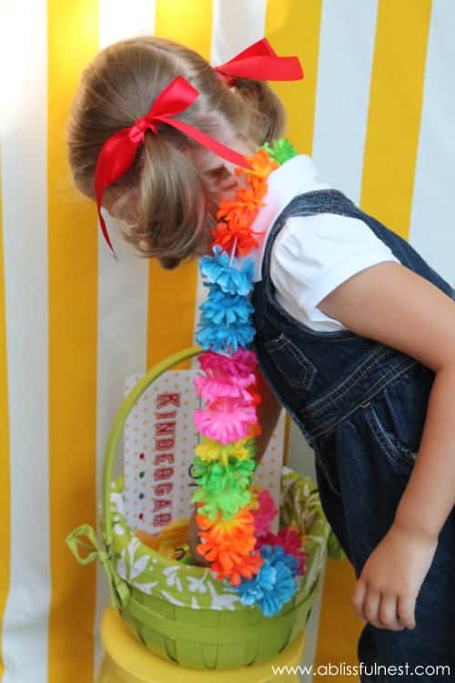 1st Day of School Photo Ideas. Free Printable Signs & Photo Booth by A Blissful Nest via LivingLocurto.com