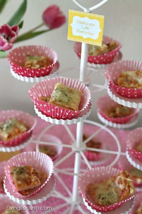 What a fun and simple way to serve pizza! Happy Hour Party Ideas and Free Printables at LivingLocurto.com