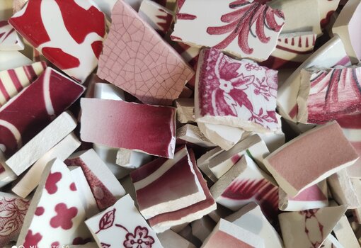 Tesselles d’assiettes vrac couleurs et tons rouge et roses – faïences mixtes – 500 grammes – Image 6