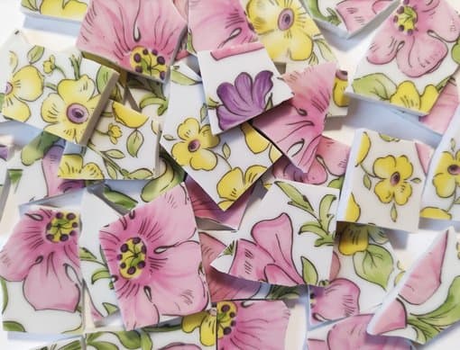 Tesselles d'assiette en porcelaine allemande - motif aux fleurs roses et jaunes