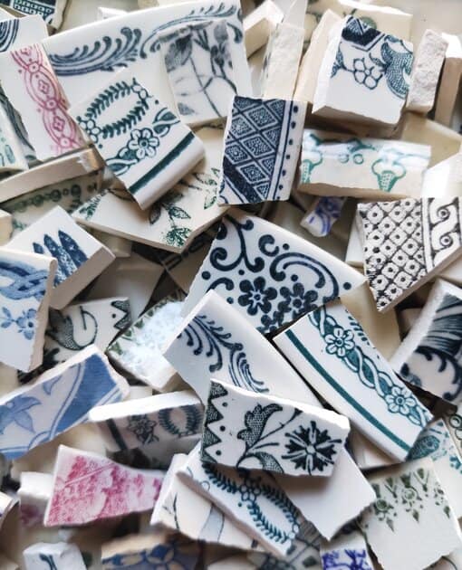 Tesselles d’assiettes en faïences anciennes Terre de Fer – mélange- 1kg