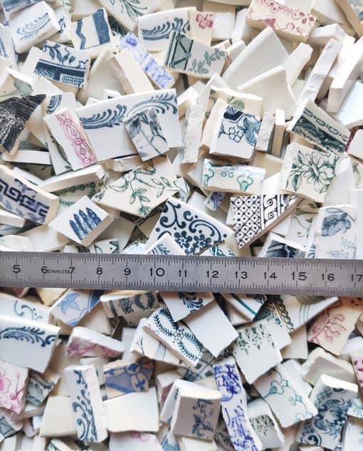 Tesselles d’assiettes en faïences anciennes Terre de Fer – mélange- 1kg – Image 6