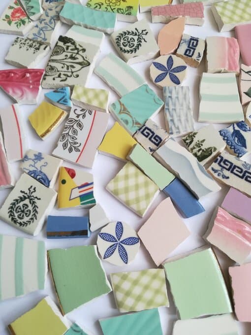 Tesselles d'assiettes en vrac - couleurs pastels - faïences mixtes - 500 grammes – Image 3