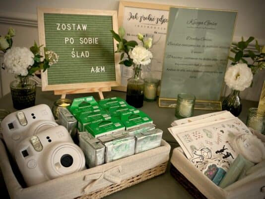 Wynajem aparatu Instax na wesele