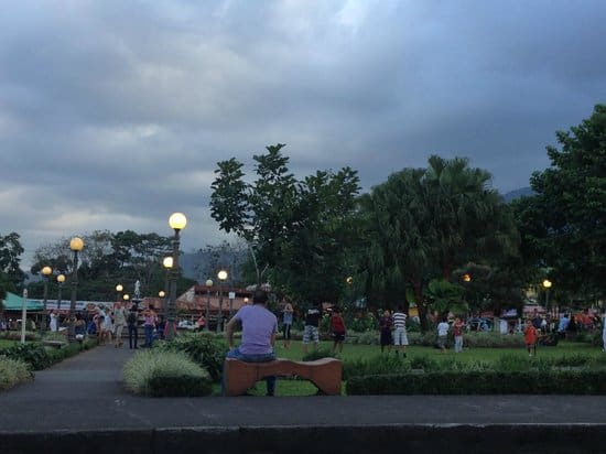 Atardecer parque central la fortuna