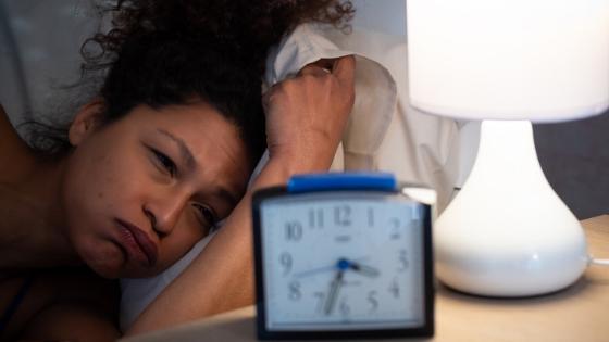 woman can't sleep