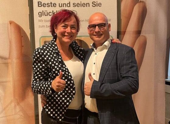 Glücksbotin Mandy Sprejz spricht über das Glück mit der Oberlausitzer Dirk Nötzel aus Weißwasser