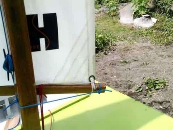 Bleater or preventer holds the boom close to the mast