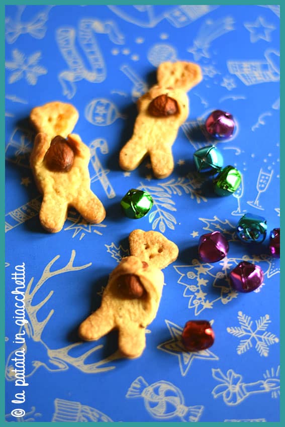Biscotti-salati-pepe-e-mandorle