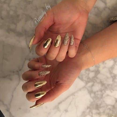 Elegant Gold Chrome Nail