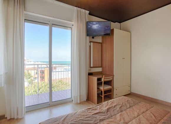 Family Comunicanti Est