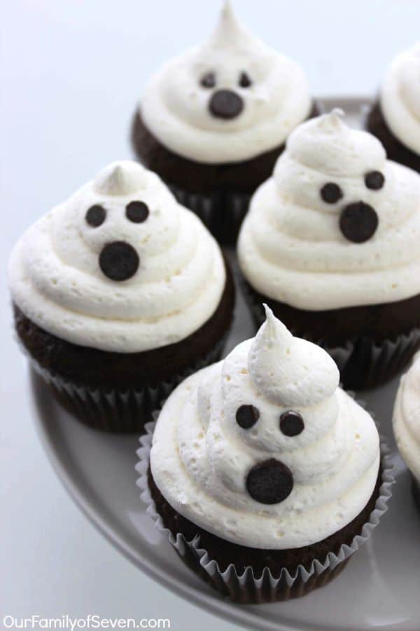 Marshmallow Ghost Cupcakes treats for Halloween that are easy and spooky