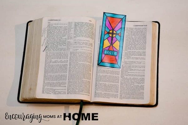 The cross is such an important part of the story of Easter and one that we need to teach our children. As they learn the true story of Christ’s death, burial, and resurrection use these free stained glass coloring pages and bookmarks of the cross. #easter #reeprintables