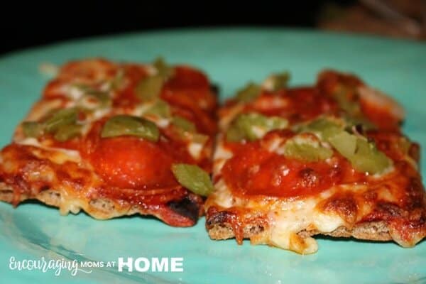 Wasa Crackers Pizza - Easy Meals - We love this Trim Healthy Mama Pizza Recipe