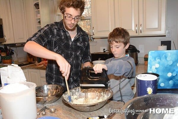 Family Friendly Cookie Recipes - Making cookies with the kids.