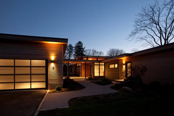 incorporate contemporary architecture for an exquisite-looking breezeway and detached garage