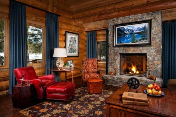 choose dark colors for a cozy and masculine vibe in this log cabin living room