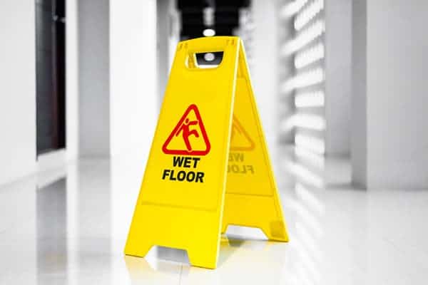 Guide to insurance for management consultants - wet floor sign