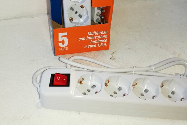 Ciabatta Multipresa Dritta Schuko Bipasso 4/5/6 Uscite WIVA -con interruttore- - immagine 3