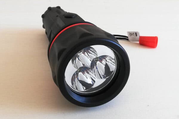 Torcia 3 Led "Velamp" in Gomma Antiurto - immagine 4