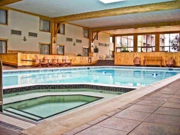The pool and hot tub a the crowne plaza lake placid