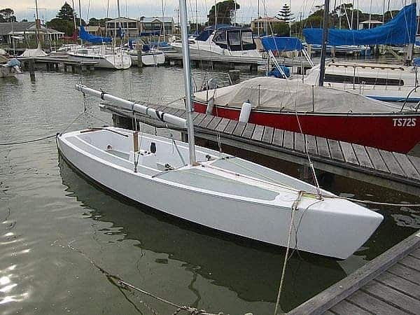 Turning a slow boat into a quick raceboat by optimising keel rig and hull. The Orange Boat Project: storerboatplans.com