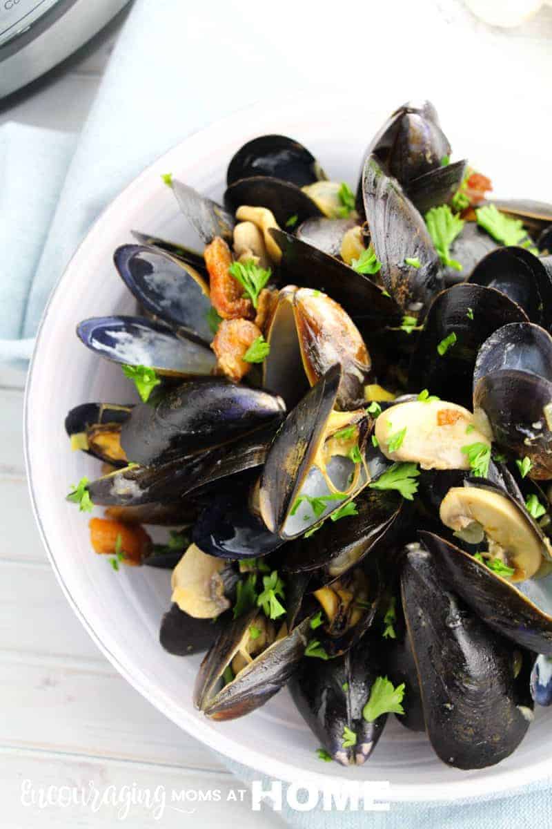 What could be better than mussels with apples and bacon? And in the Instant Pot, they are so easy to make. Take a look at this great recipe that is perfect for dinner or your next party.