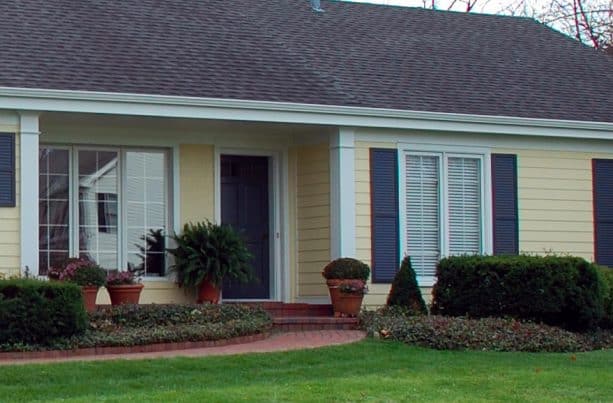 giving your ranch style house cream vinyl siding is amongst the most impressive ideas as well