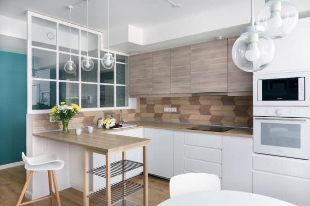 unique arrow-like wood kitchen backsplash