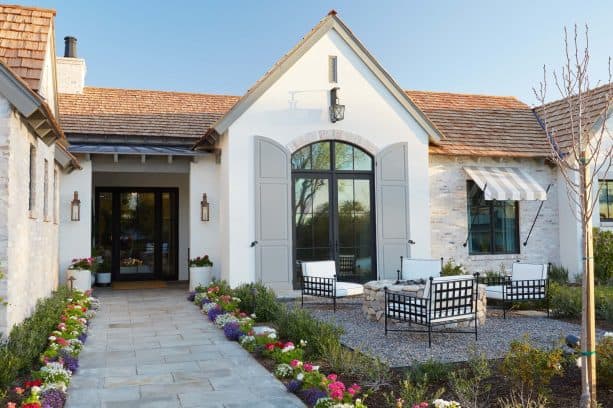 transitional style front yard patio made of stone with a fire pit