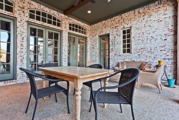 traditional patio with white color brick wall from german-smearing