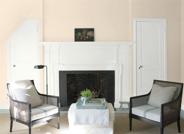 traditional living room with benjamin moore antique white oc-83 wall paint