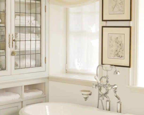 neutral-themed bathroom with Olympic Antique White OL225 wall paint color