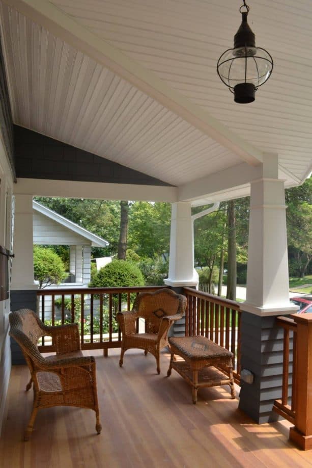 craftsman railing in a craftsman-style porch