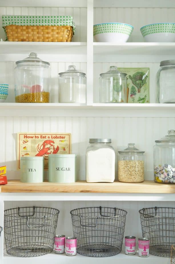 vertical wooden backsplash is excellent for beach style