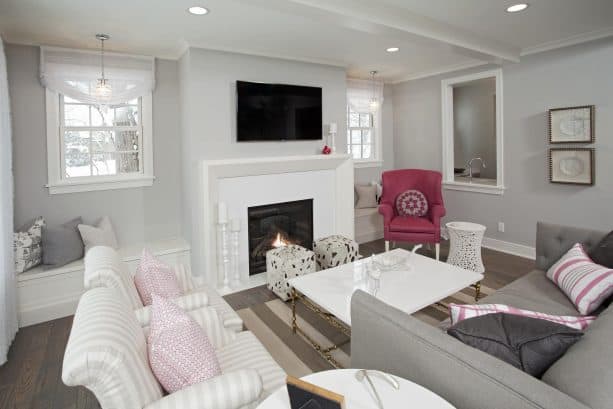 small coastal casual living room with benjamin moore stonington gray HC-170 wall paint