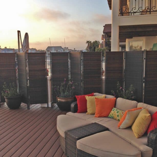 freestanding and foldable panels to cover deck railing