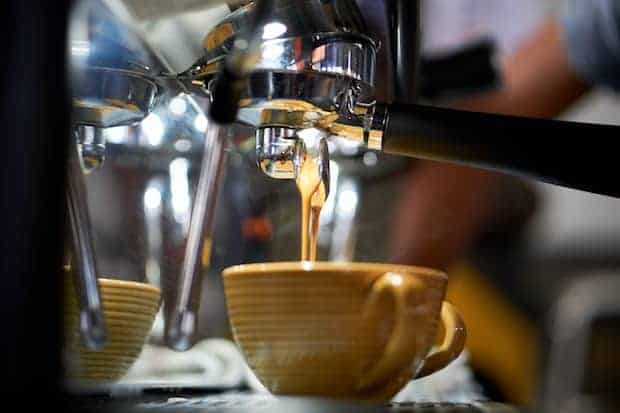 Espresso brewing to make a breve coffee
