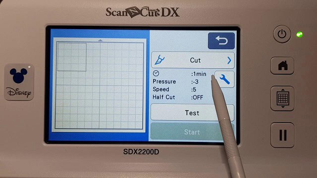 Cut screen showing the settings of the Scan N Cut and that the Half Cut feature is OFF