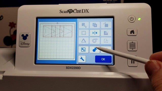 Using the weld icon on the Scan N Cut DX model