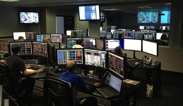 Standing Desk That Can Hold 3 Monitors