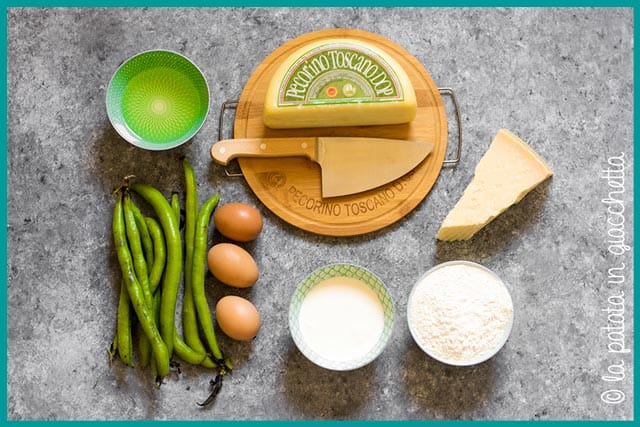 Gli ingredienti dei muffin salati con pecorino e fave