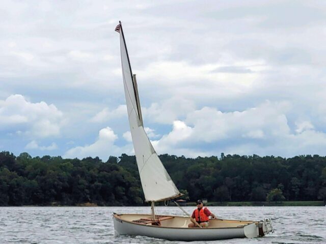 Lug rig conversion for sailing dinghy on Thistle One design